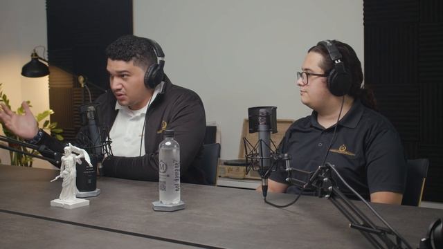 The Monarchy Podcast #19 w/ Javi Pomares and Andre Bezerra - Building a Brand смотреть онлайн