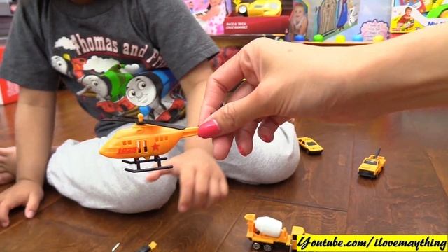 Disney CARS 3 Mini Vehicles, Construction Diecast Trucks, Diecast Racing Cars and Car Transporter смотреть онлайн