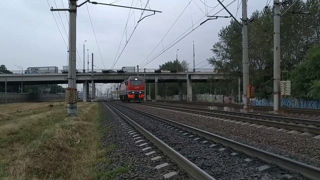"На красный сигнал светофора!" Электровоз ЭП2К-249 следует резервом, пл. Вешняки. смотреть онлайн
