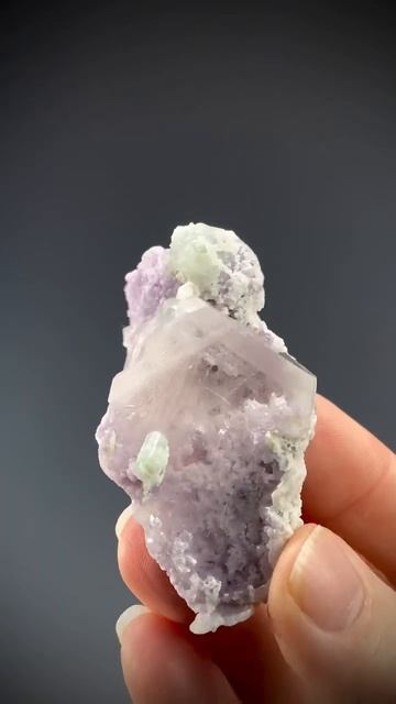 Morganite, Lepidolite & Tourmaline from Pech, Kunar Province, Afghanistan смотреть онлайн