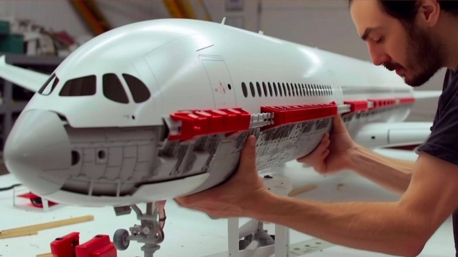 Мужчина Построил ГИПЕРРИАЛИСТИЧНУЮ Модель Радиоуправляемого Самолета | Копия Airbus A350 смотреть онлайн