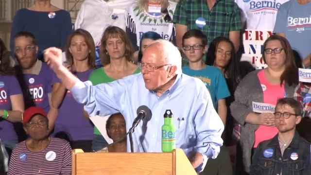 Bernie Sanders: undocumented workers are being exploited смотреть онлайн