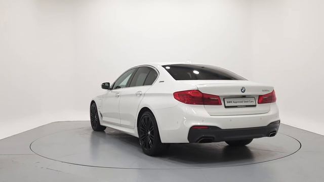 YR18XGC - 2018 BMW 5 Series 530e M Sport iPerformance Saloon 41,950 смотреть онлайн