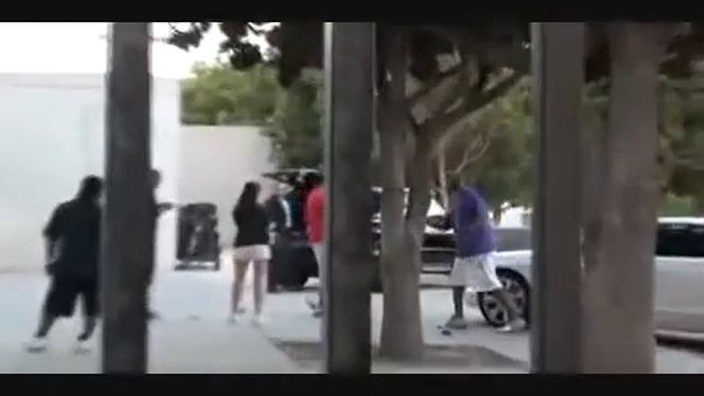 Kobe Throwing His Bentley Keys Around (Kobe Camp 2009) смотреть онлайн