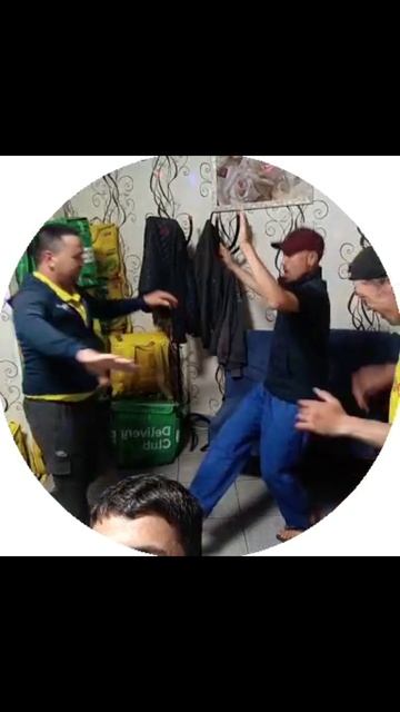 Топ курьеры МСК корпоратив #рек #прикол #доставка #курьер #работа #мем #ставки смотреть онлайн