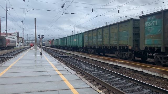Электровозы 3ЭС5К-227+3ЭС5К-070 со сдвоенным грузовым поездом + 3ЭС5К-294 с грузовым поездом смотреть онлайн