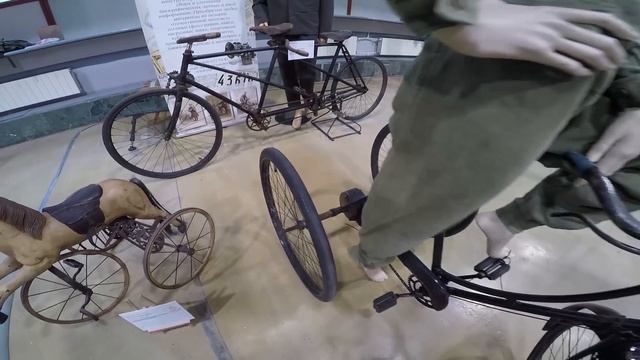 История велосипедов XIX и XX веков от Андрея Мятиева. Экскурсия по веломузею выставки МотоВесна 2019 смотреть онлайн