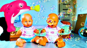 Куклы Пупсики Артёмка и Амелия Мыльные Пузыри Развивающие видео для Детей