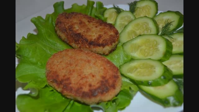 Диетические котлеты из минтая - вкусные, сочные с румяной корочкой. смотреть онлайн