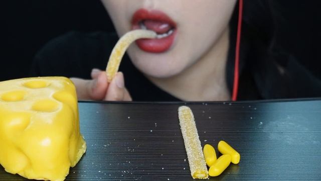[ASMR] YELLOW DESSERTS, CHEESE CAKE, MACARON, JELLY 노란색 디저트 먹방 MUKBANG смотреть онлайн