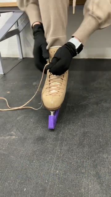 Горелова Елизавета - тренер по фигурному катанию СК Прайд расскажет как шнуровать и снимать коньки