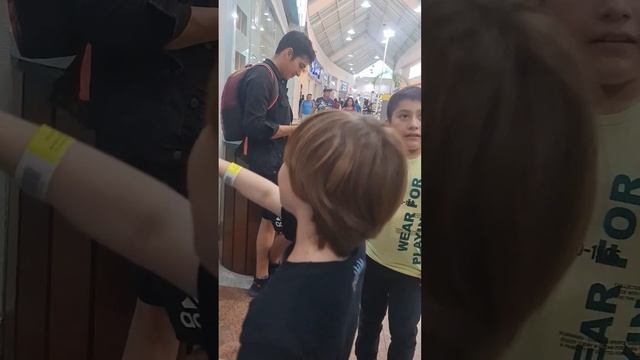 Leonardo buscando los Chocolates @misterbea смотреть онлайн
