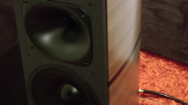 Unison Research - Max 1 Loudspeakers ארמה אודיו, רמקולים רצפתיים смотреть онлайн