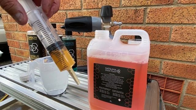 CARBON COLLECTIVE Car Wash Ultimus & Satsuma Snow Foams, Lusso Shampoo & Revive Glass Cleaner Revie смотреть онлайн