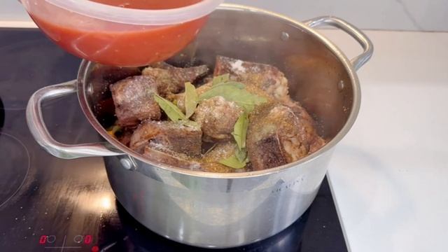 Томат шырынында бұқтырылған сиыр еті сүйегімен. Нежнейшая говядина в томатном соусе. Қазақша рецепт