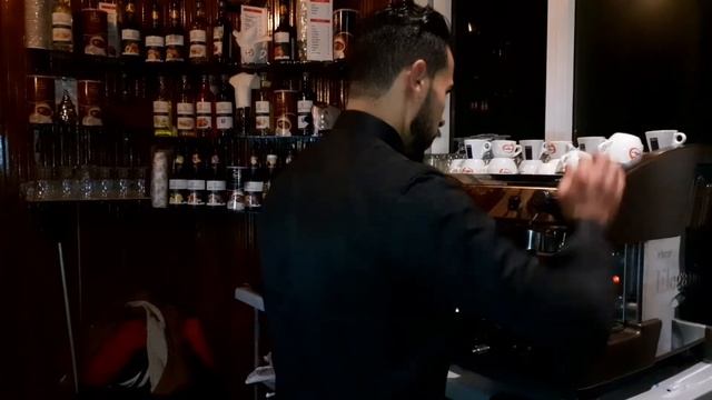 عثمان في تقديم Café créme milagro فرجة ممتعة смотреть онлайн