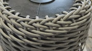 Кашпо из ротанга. Как спрятать хвостики на дне кашпо из ротанга, при плетения простым способом?