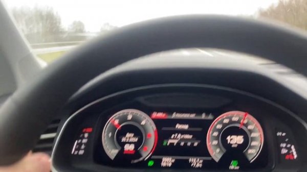 Audi Q7 - демонстрация работы адаптивного круиз контроля