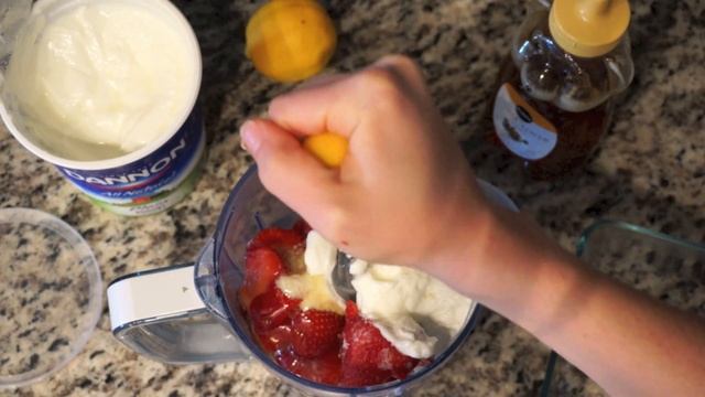 How to make Strawberry Homemade Frozen Yogurt (Super Healthy) смотреть онлайн