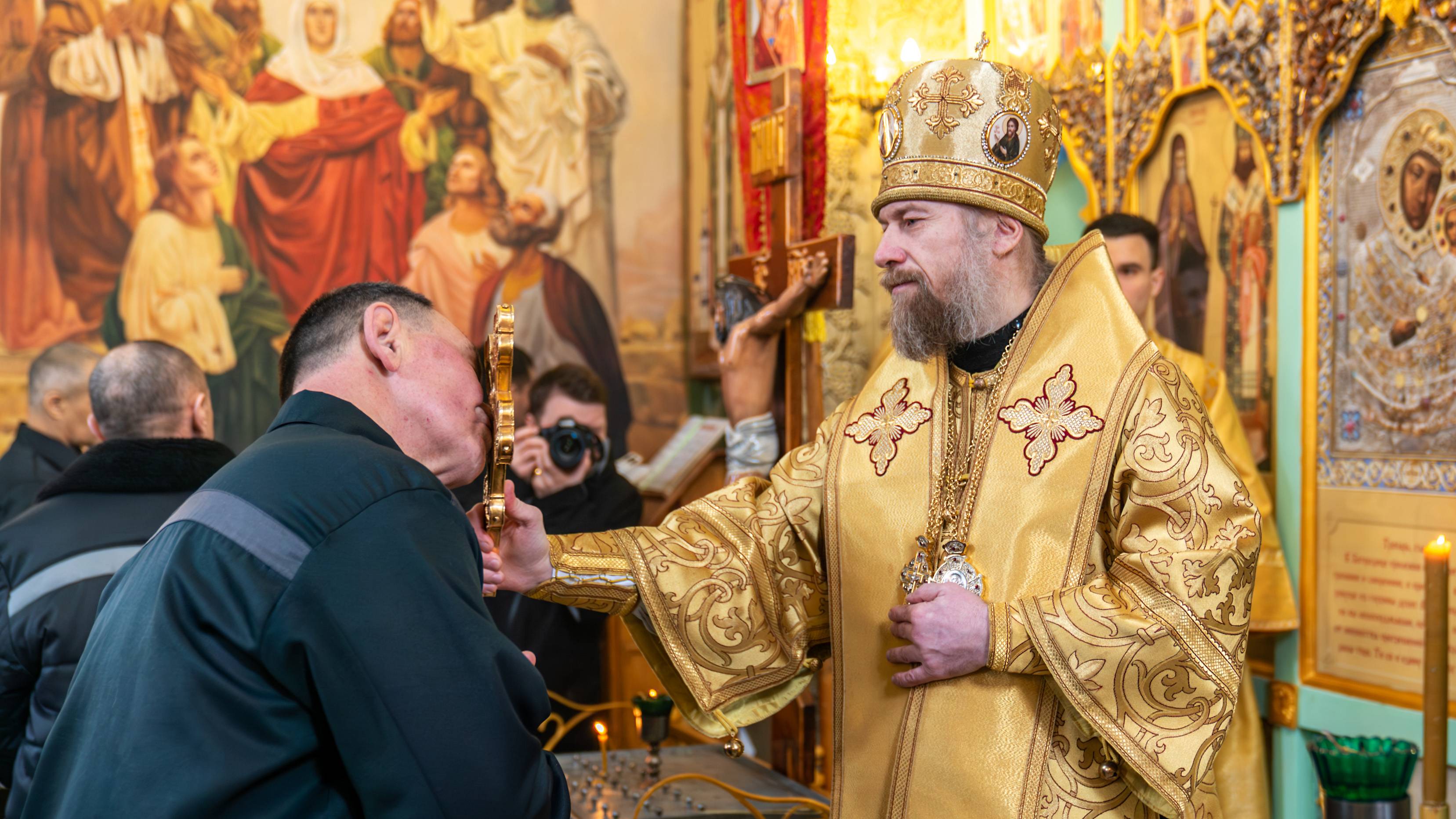 Проповедь митрополита Леонтия в Никольском храме г. Семилуки смотреть онлайн