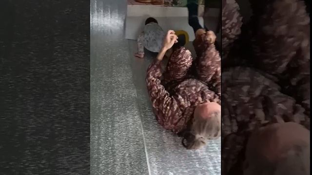 самое здоровое общение отца и дочки #отцыидети #здоровоедетство смотреть онлайн