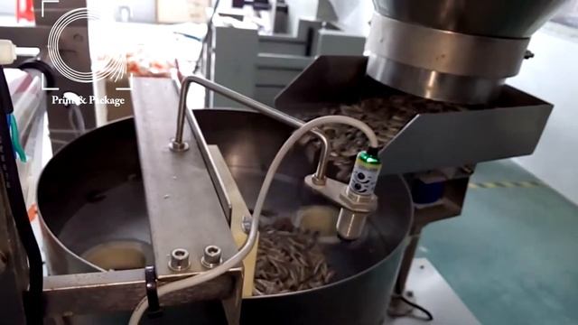 Объемно роторное дозирование семечек на вертикальной упаковочной машине 160A смотреть онлайн