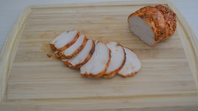 Всего две грудки и прекрасная Пастрома из курицы у вас на столе! Отличная замена колбасе! смотреть онлайн