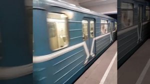 звук прибывающего поезд метро, номерной