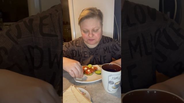 Кабачки жареные с помидорками.#еда #кушаемвместе #ужин #вкусно #mukbang #пост #мукбанг