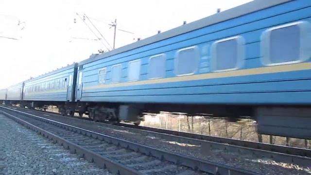 Электровоз ЧС4 с пассажирским поездом смотреть онлайн