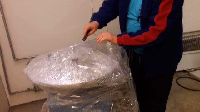 Распаковка шиномонтажного станка и пиар моего любимого мужа, Евгения смотреть онлайн