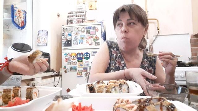 Роллы пришли в наш дом 🏠 смотреть онлайн