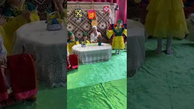 Ән "Ана" деп ән салам. "Aalaqai" бөбөбжайы смотреть онлайн