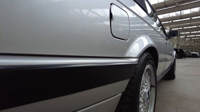 1992 BMW 318i E30 - Exterior Review смотреть онлайн