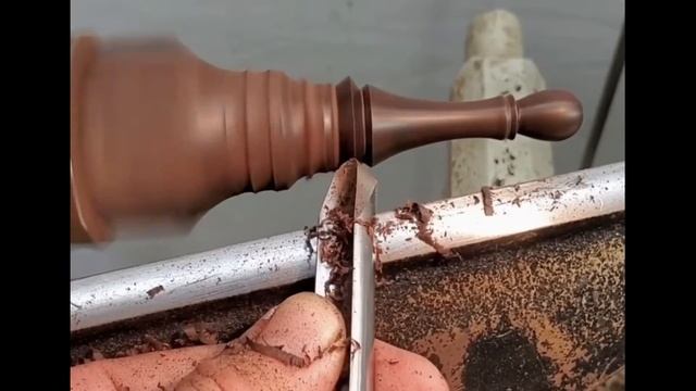 Точеная подставка для колец из дерева