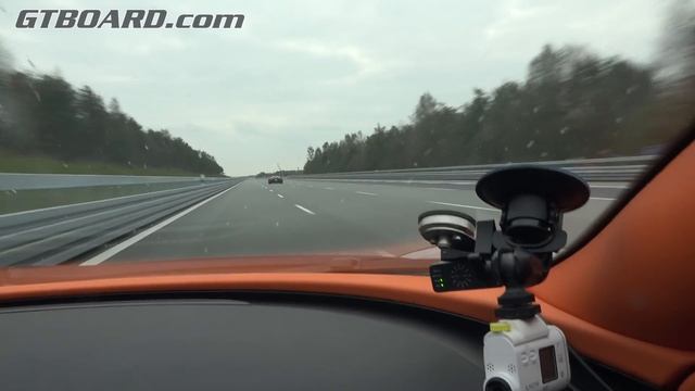 [4k] 250-374 km/h (156-233 mph) RACE Bugatti Veyron vs Koenigsegg Agera R by SNOOT смотреть онлайн