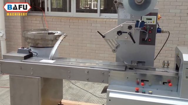 упаковка булочек на горизонтально упаковочной машине,горизонтальная упаковочная машина смотреть онлайн