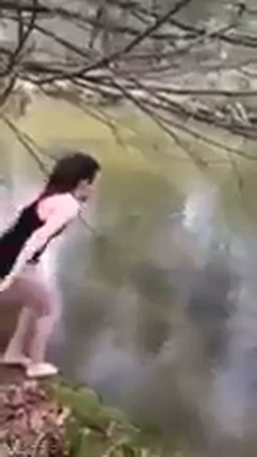 Капец грохнулся ,что хотела девушка, Называется помог!!