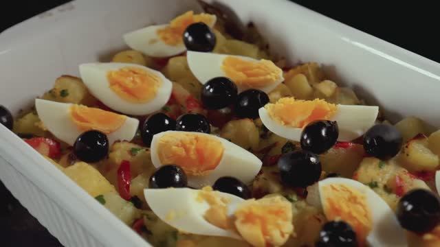 Треска по-португальски: классический рецепт Bacalhau! 🐟✨ смотреть онлайн