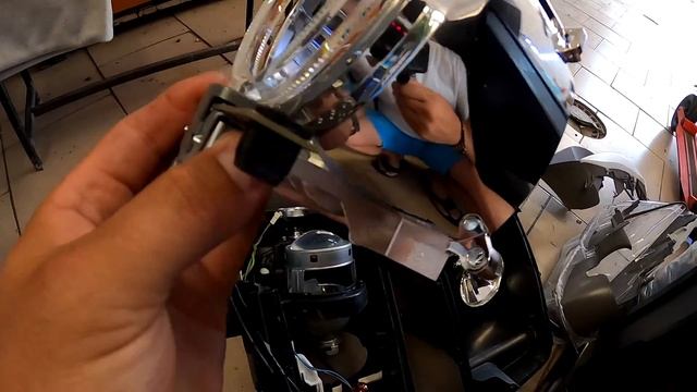 Reconditionare Far Bmw F10 | SCHIMBARE STICLA FAR #condensfar смотреть онлайн