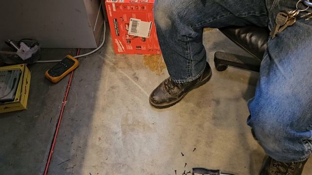 WHATS RATTLING IN MY SPEAKER? PRESONUS ERIS E3.5 смотреть онлайн