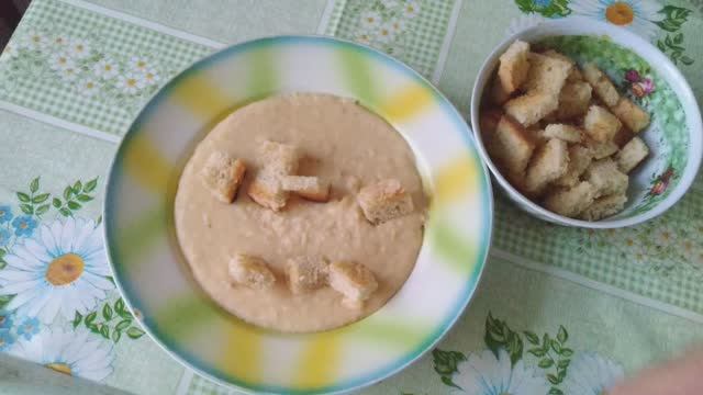 Гороховое пюре. Горох, лук, копченая грудка.