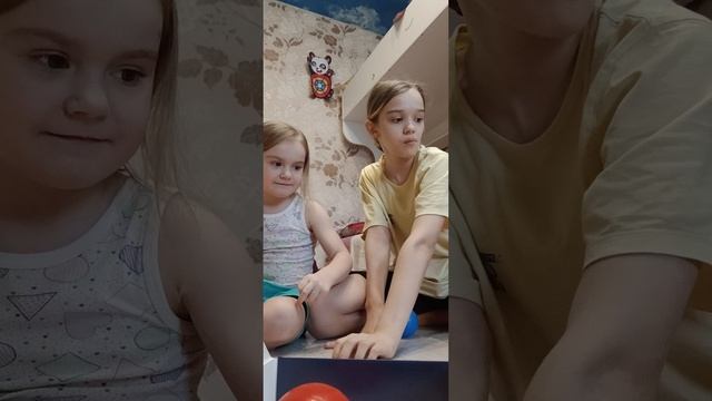 Играем с сестрой в игру) смотреть онлайн