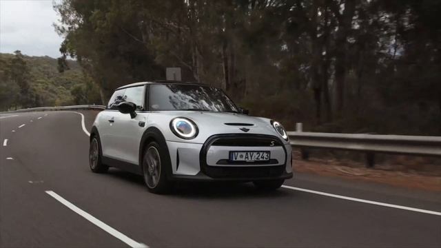 MINI Cooper S Electric Resolute in White Driving Video смотреть онлайн
