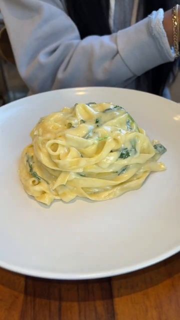 2 cheese pasta with spinach from pasta sister 8.5/10 #subscribe #youtube #community #pasta #sisters смотреть онлайн