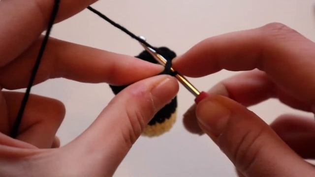 HOW TO CROCHET A BEE : easy step by step amigurumi free crochet tutorial / crochet amigurumi bee. смотреть онлайн