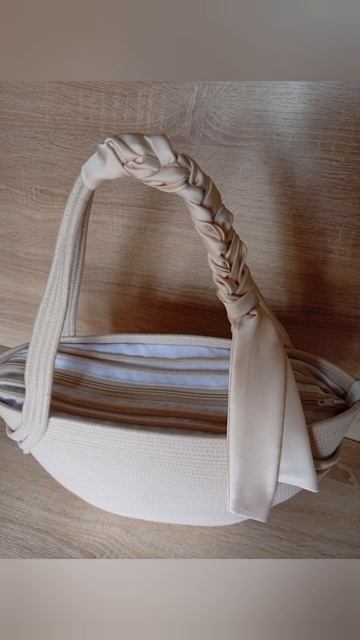 Сумка с элементом декора на ручке в виде ленты из искусственного шелка. смотреть онлайн