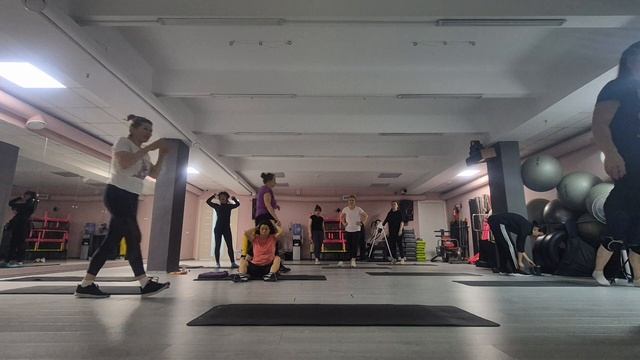 ГРУППОВАЯ ТРЕНИРОВКА ABS \ УПРАЖНЕНИЯ НА СПИНУ \ УПРАЖНЕНИЯ НА ПРЕСС \ РАСТЯЖКА смотреть онлайн