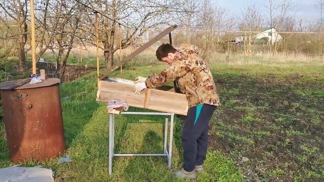 СОЛНЕЧНАЯ ВОСКОТОПКА своими руками #пчелы #хобби #пчеловодство #пасека #воскотопка смотреть онлайн