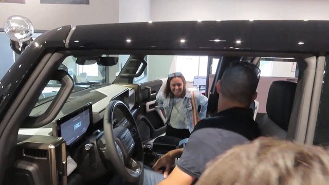 First 2022 HUMMER Delivery at SHEEHAN BUICK GMC HUMMER смотреть онлайн